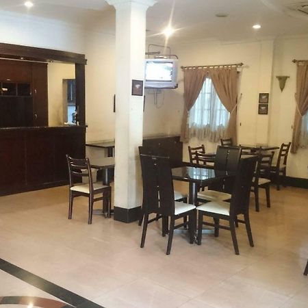 Hotel Citi International Palang Merah Медан Екстериор снимка